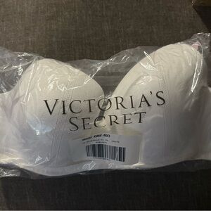 Victoria's Secret Elegant White Bra